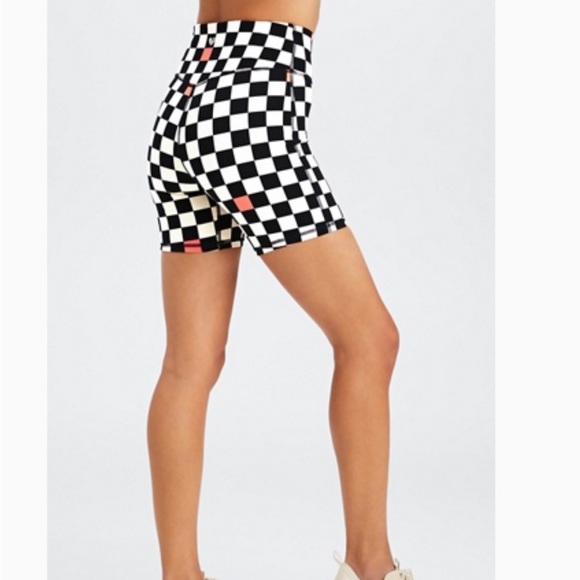 Fabletics Pants - Fabletics Anywhere Motion365® High-Waisted 6'' Short size M